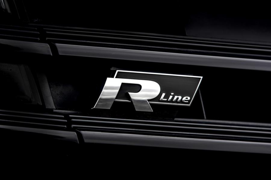 Наклейка black. Туарег 2020 r line шильдики. Volkswagen r-line эмблема. VW R line logo. R line Touareg cr7 шильдик.