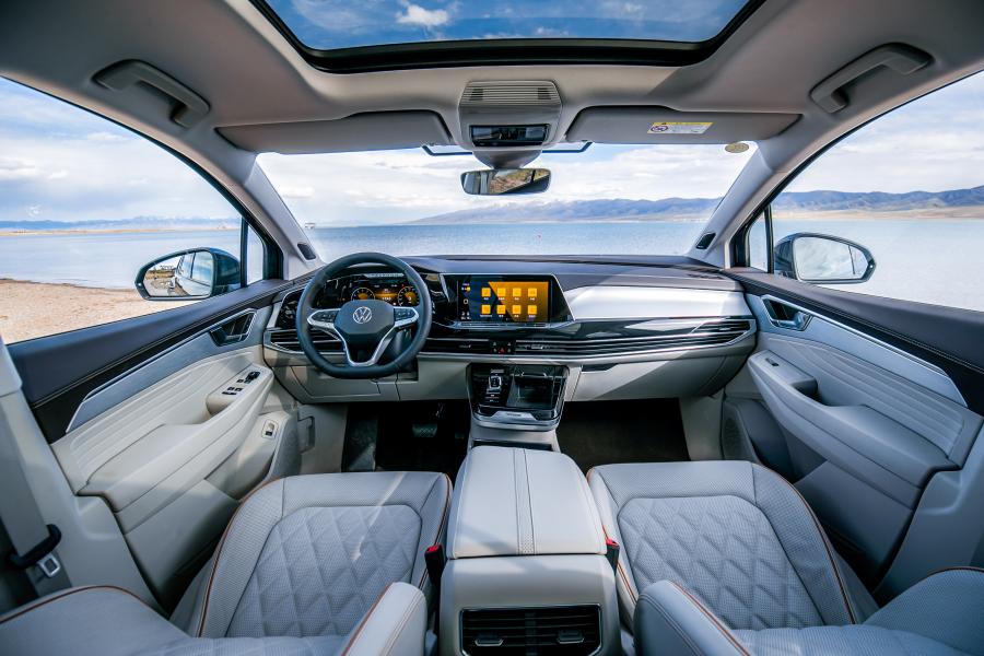 Интерьер Volkswagen Talagon 2021 года  (фото 8 из 13)