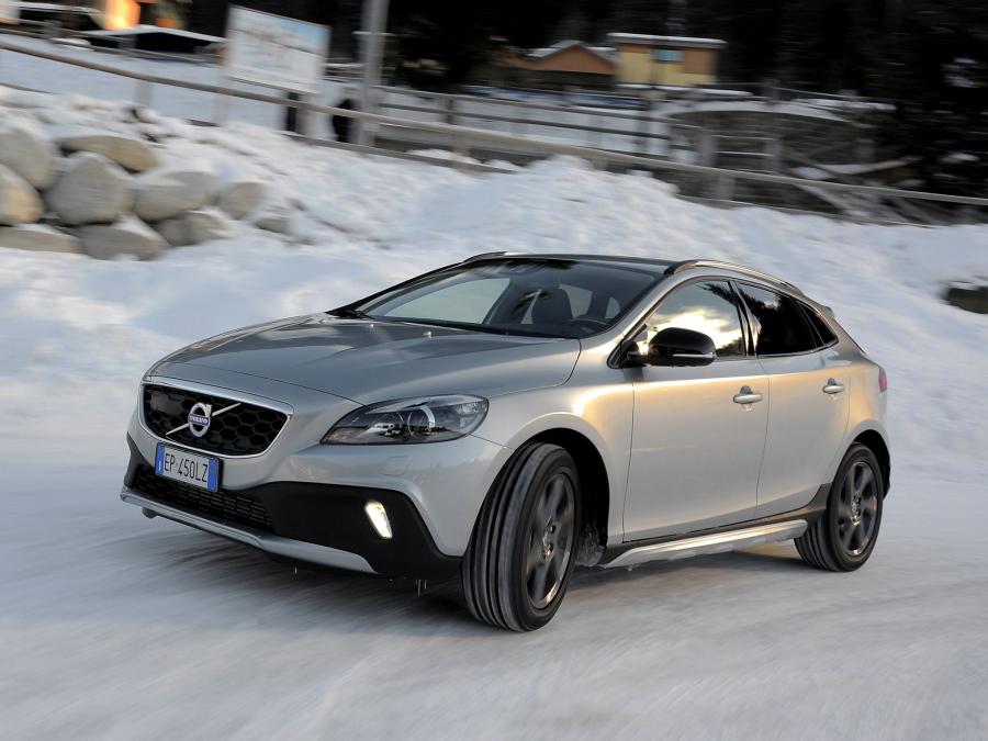 Volvo v40 cross country робот проблемы