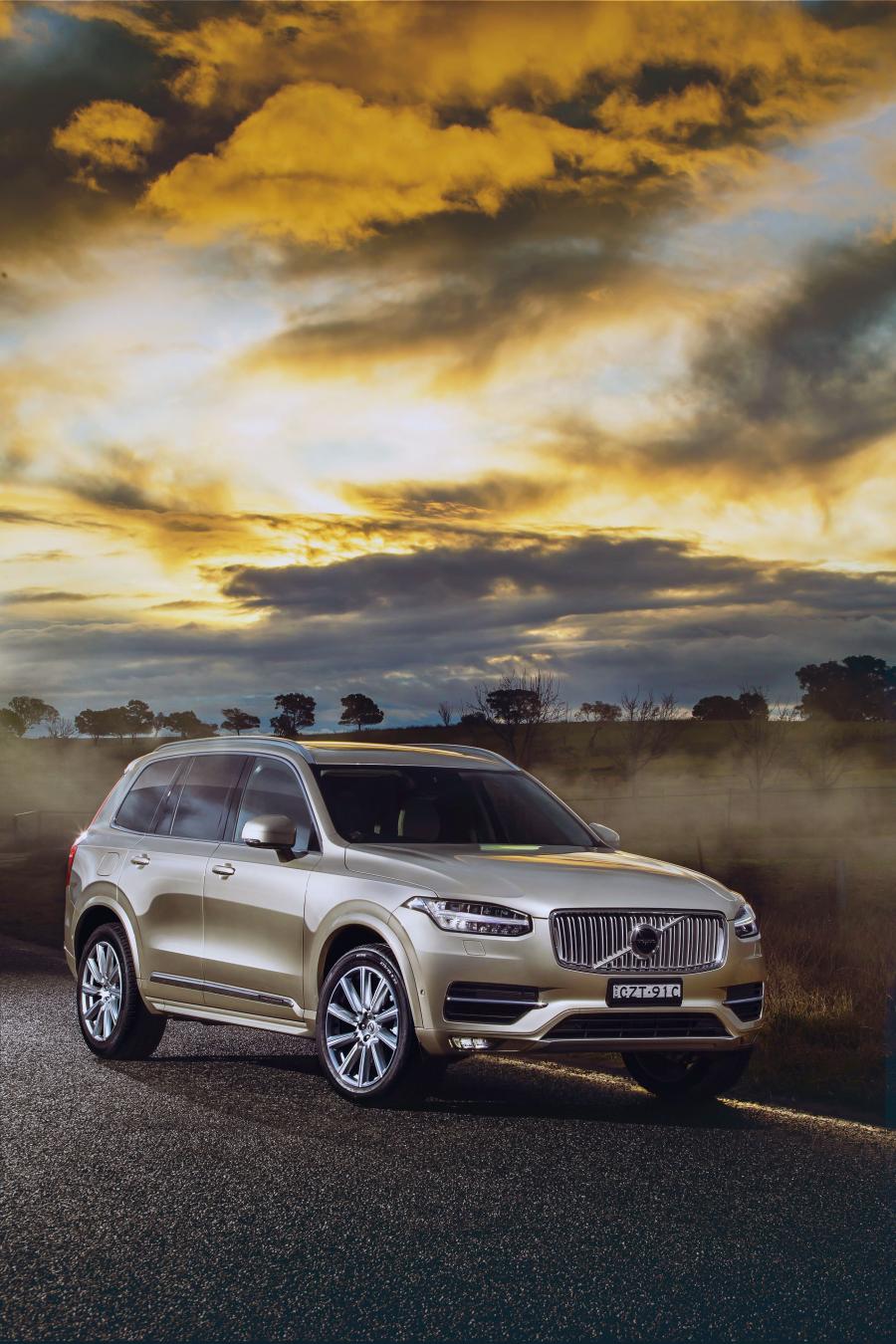 Volvo xc90 на ночной трассе