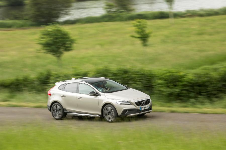 Volvo v40 cross country робот проблемы