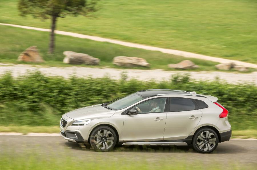 Volvo v40 Cross Country панорамная крыша