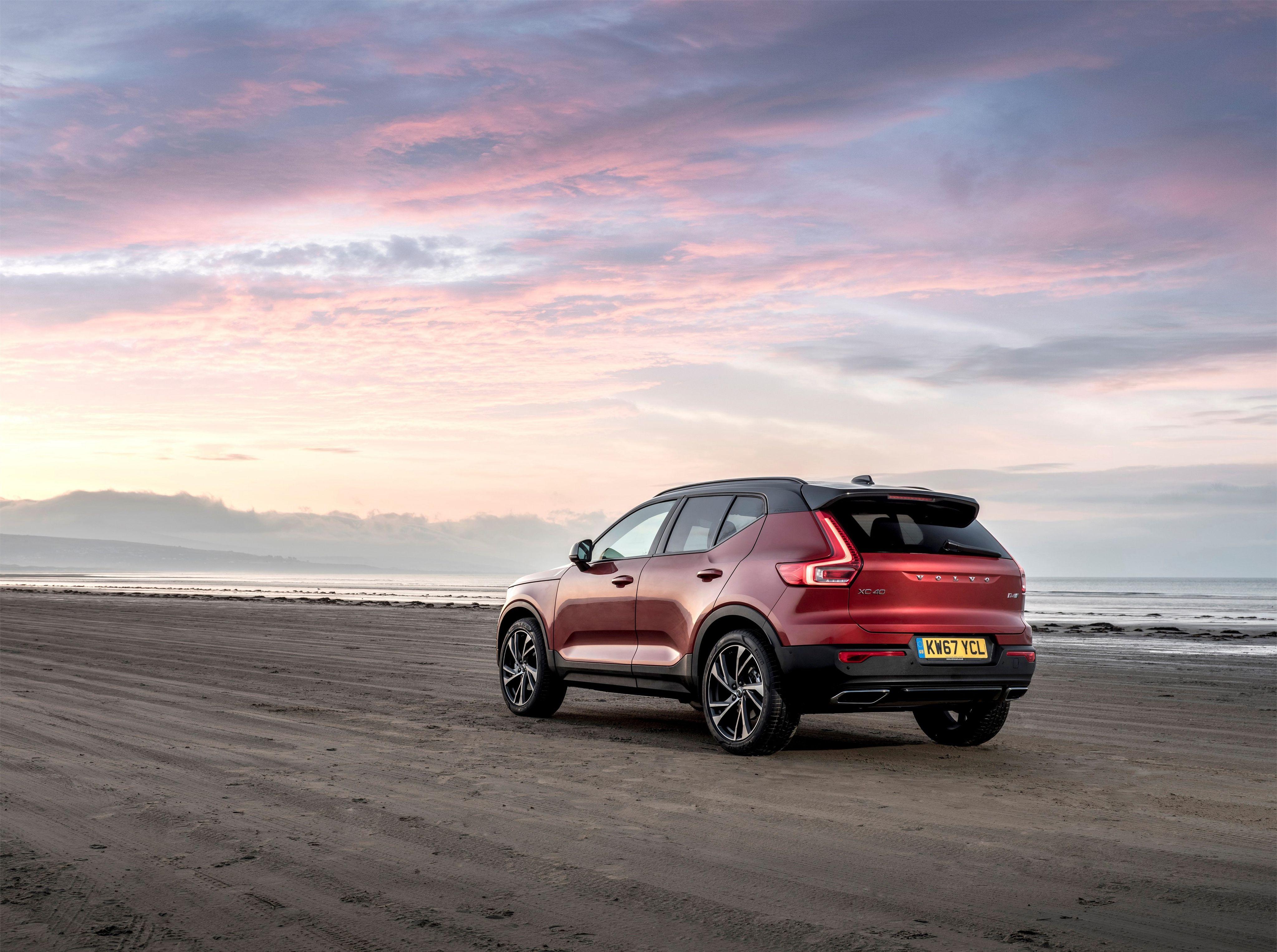 Volvo XC40 D4 R-Design 2017 года выпуска для рынка Великобритании и ...