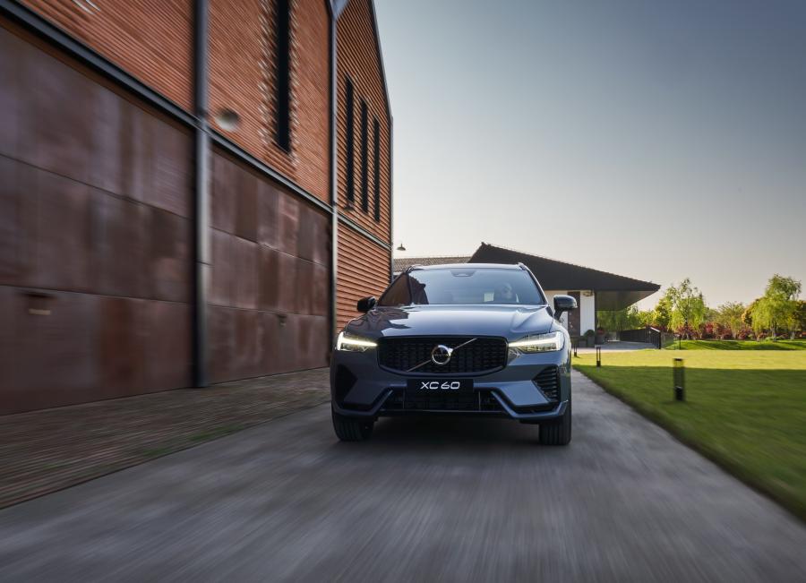 Volvo XC60 B5 AWD R-Design 2021 года выпуска для рынка Китая. Фото 1 ...