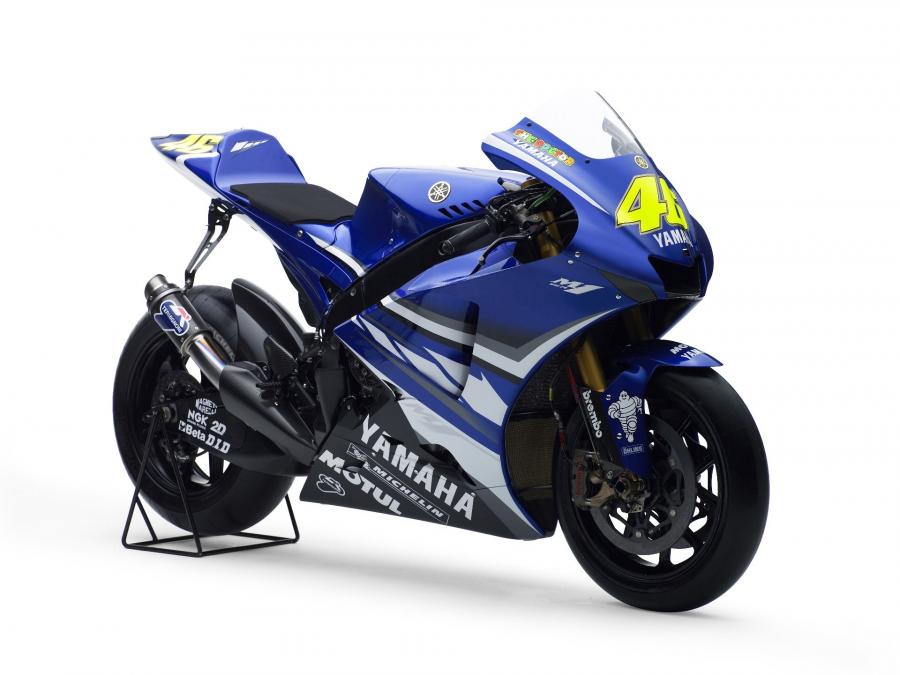 Rossi Yamaha YZR m1 Valentino РѕР±РѕРё