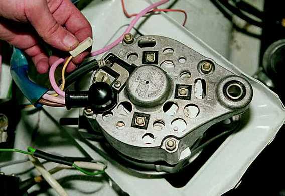 Ремонт и снятие генератора ВАЗ 2114, замена щеток, ремня и подшипника: устройство, как снять узел