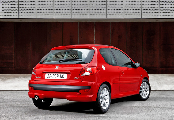 Задние колеса на Peugeot 206 встали «домиком»