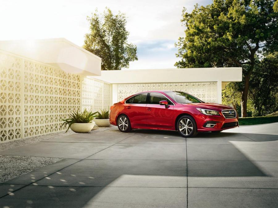 Представлен обновлённый седан Subaru Legacy