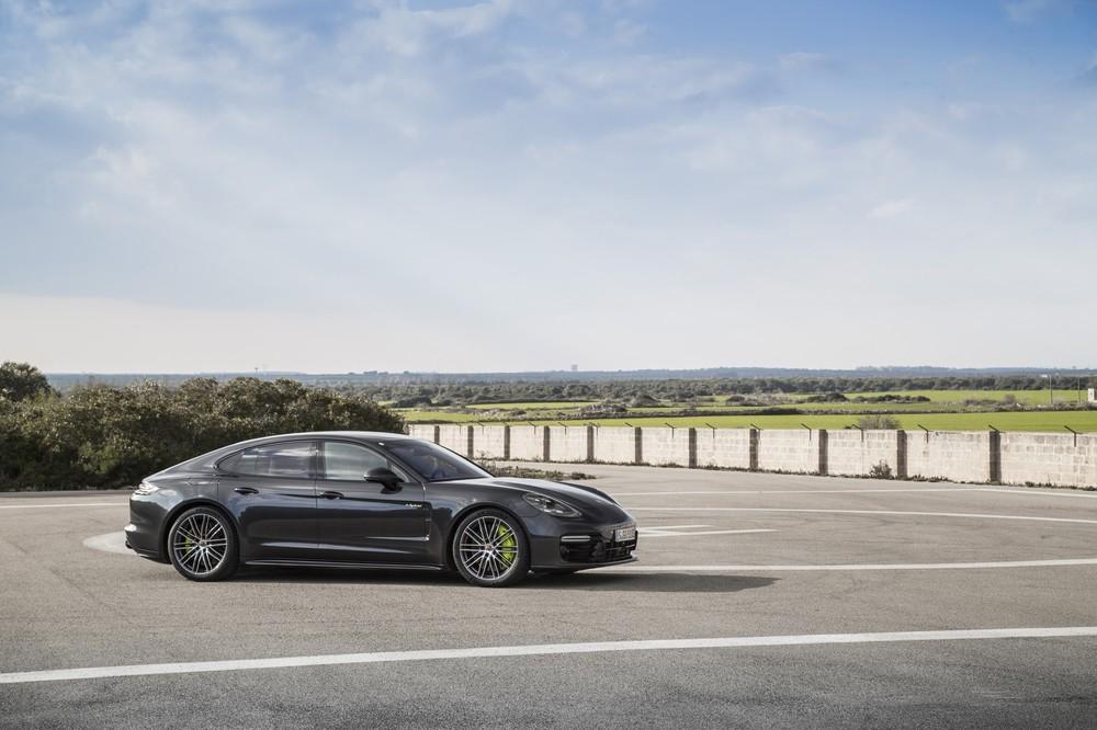 Porsche Panamera Turbo s e Hybrid Executive