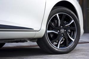 2017 Toyota Yaris Bi-Tone