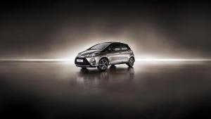 2017 Toyota Yaris Hybrid Bi-Tone