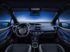 2017 Toyota Yaris Hybrid Bi-Tone
