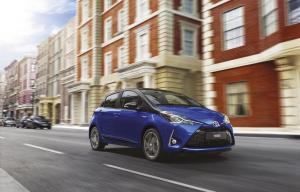 2017 Toyota Yaris Hybrid Bi-Tone