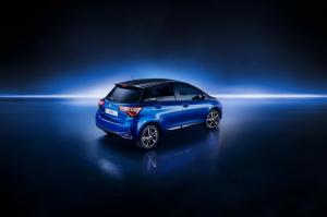 2017 Toyota Yaris Hybrid Bi-Tone