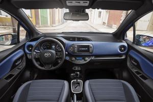 2017 Toyota Yaris Hybrid Bi-Tone