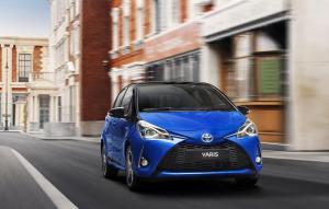2017 Toyota Yaris Hybrid Bi-Tone