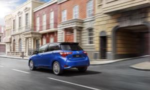 2017 Toyota Yaris Hybrid Bi-Tone