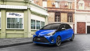 2017 Toyota Yaris Hybrid Bi-Tone