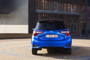 2017 Toyota Yaris Hybrid Bi-Tone