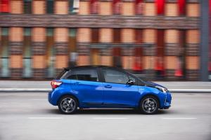 2017 Toyota Yaris Hybrid Bi-Tone