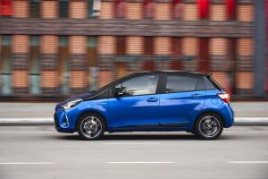2017 Toyota Yaris Hybrid Bi-Tone