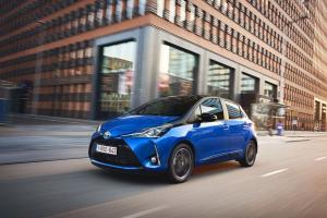 2017 Toyota Yaris Hybrid Bi-Tone
