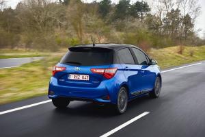 2017 Toyota Yaris Hybrid Bi-Tone
