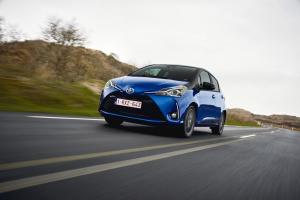 2017 Toyota Yaris Hybrid Bi-Tone