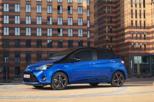 2017 Toyota Yaris Hybrid Bi-Tone