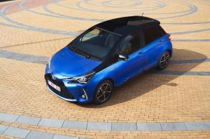 2017 Toyota Yaris Hybrid Bi-Tone