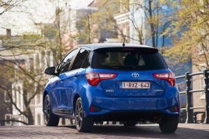 2017 Toyota Yaris Hybrid Bi-Tone
