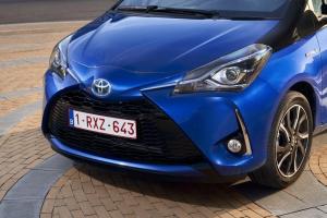 2017 Toyota Yaris Hybrid Bi-Tone