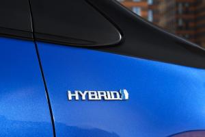 2017 Toyota Yaris Hybrid Bi-Tone