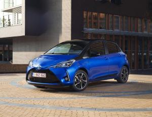 2017 Toyota Yaris Hybrid Bi-Tone