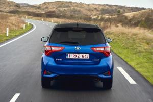 2017 Toyota Yaris Hybrid Bi-Tone