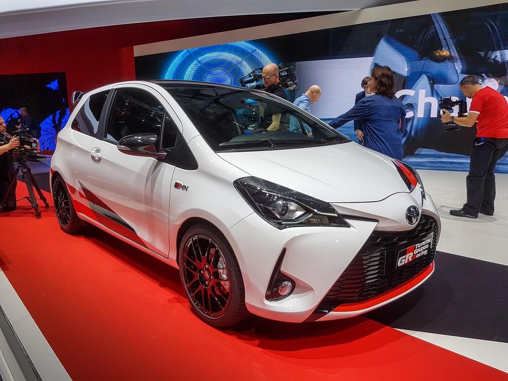 Новый характер. Тойота Ярис трехдверная 2019. Toyota Yaris GTI. Тойота хэтчбек 2020 года. Toyota Vitz последнего поколения.