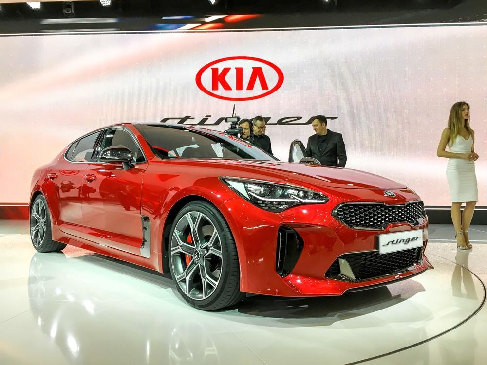 Корейский фастбэк Kia Stinger приедет в Россию с двумя двигателями