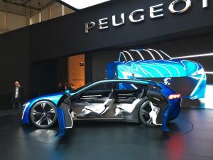 2017 Peugeot Instinct Concept