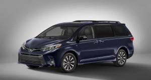Компания Toyota официально рассекретила обновлённый минивэн Sienna
