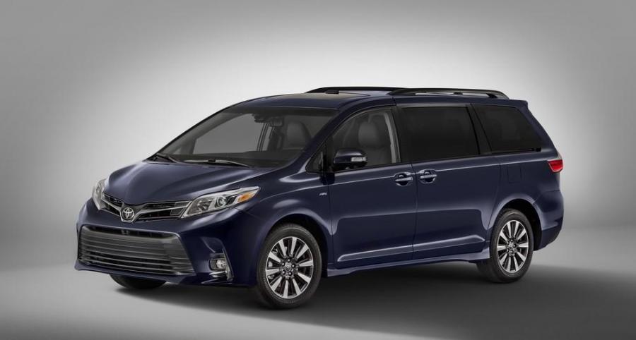 Компания Toyota официально рассекретила обновлённый минивэн Sienna