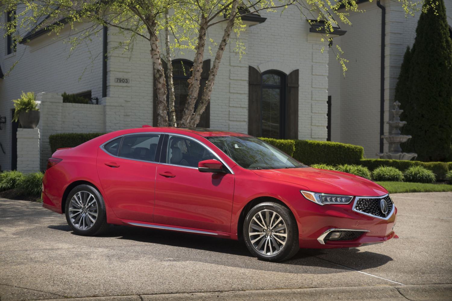 В Нью-Йорк пожаловал рестайлинговый седан Acura TLX
