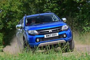 2017 Mitsubishi L200 Barbarian SVP Double Cab