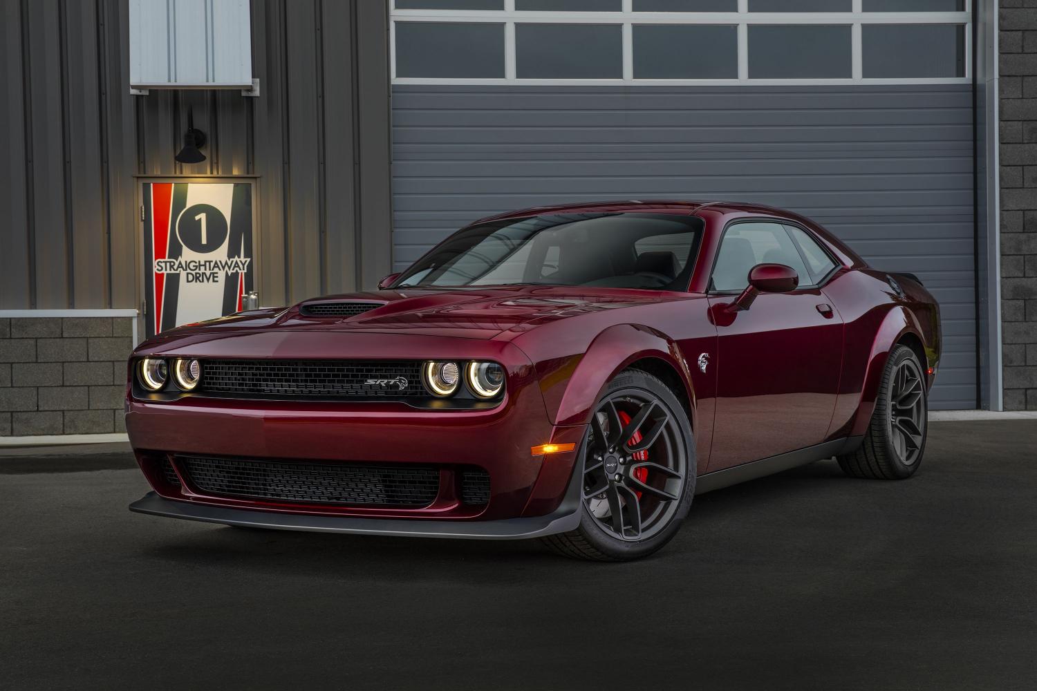 707-сильный Dodge Challenger Hellcat получил фирменный широкий боди-кит