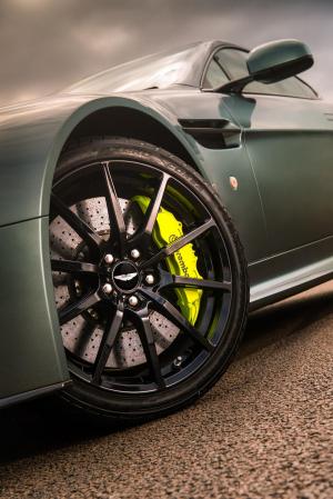 2017 Aston Martin V12 Vantage AMR