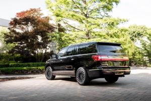 2017 Lincoln Navigator L Black Label
