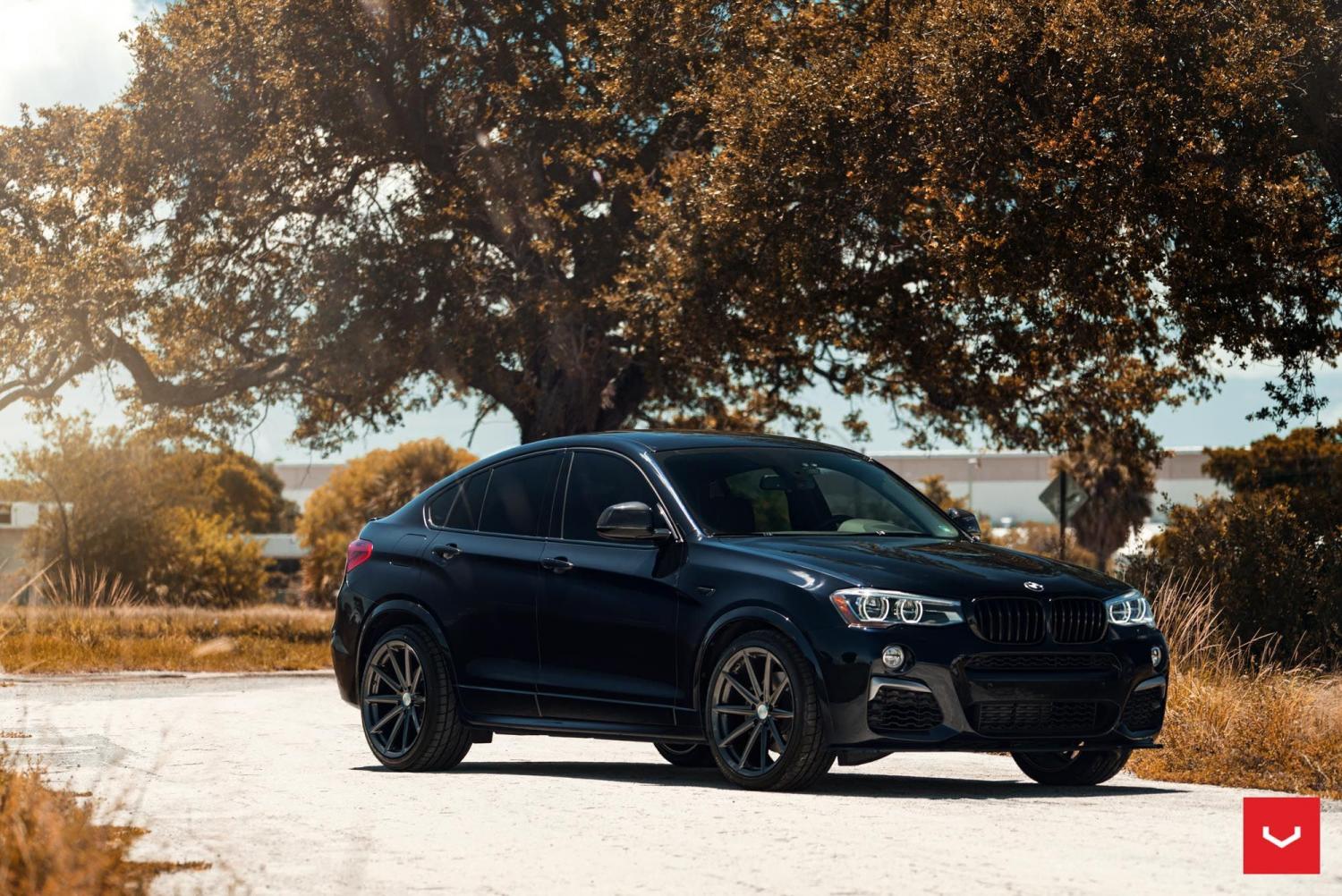 Кроссовер BMW X4 M40i примерил эксклюзивную «обувку» от Vossen