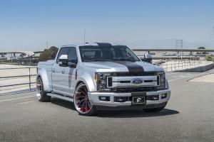 Тюнеры TS Designs примерили пикапу Ford F-250 XLT 26-дюймовые диски