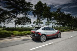 2017 Porsche Macan Turbo Performance Package