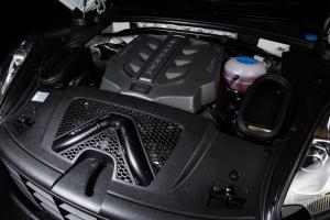2017 Porsche Macan Turbo Performance Package