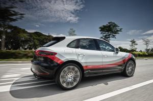 2017 Porsche Macan Turbo Performance Package